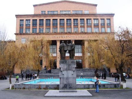 Հայաստանյան բուհերում անցողիկ միավորների շեմը տարեցտարի իջնում է (ցանկ)