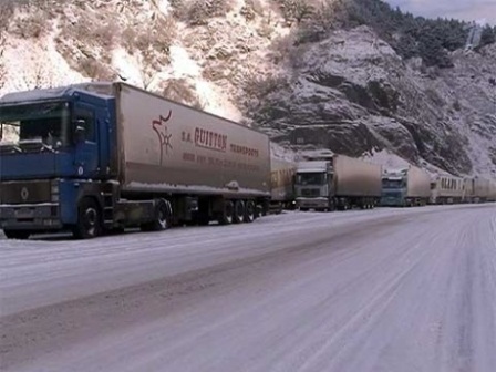 Ինչու է Վերին Լարսի ճանապարհը շարունակում փակ մնալ