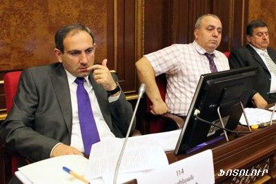 Նիկոլ Փաշինյանը՝ Արմեն Աշոտյանին. Ձեզ թվում է՝ ձեր բուհերում պինդ հանրապետական տղերք կա՞ն, ու ուրիշ պինդ ՀՀ քաղաքացիներ չկա՞ն, որ դրանց իրենց տեղը կդնեն