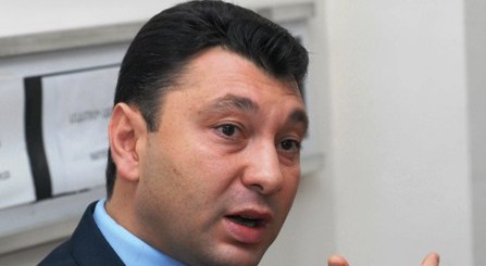 Էդուարդ Շարմազանովը Զարուհի Փոստանջյանին կոչ է անում &laquo;չափի մեջ մնալ&raquo;