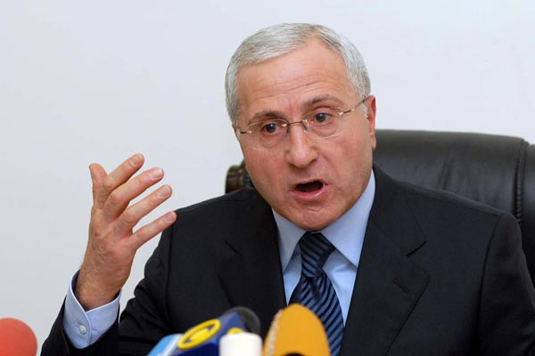 Լեզվակռիվ Լևոն Զուրաբյանի և Սերգո Կարապետյանի միջև