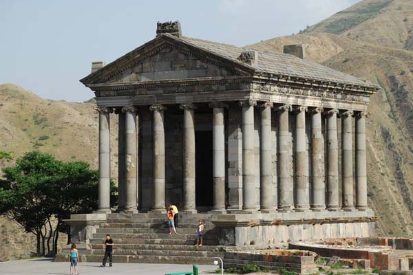 Գառնի տաճարի տարածքում գտած փամփուշտներն ու հրացանը հանձվել է ոստիկանությանը