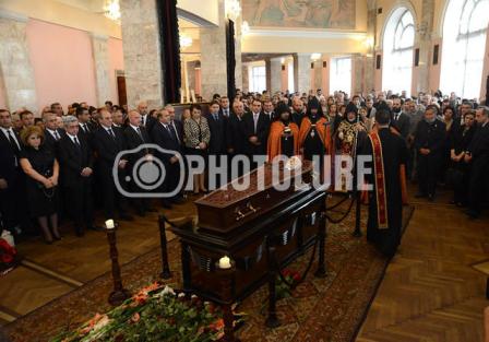 Տեղի ունեցավ Սոս Սարգսյանի վերջին հրաժեշտի արարողությունը (լուսանկարներ)