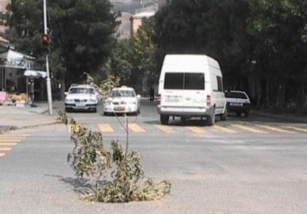 Ճանապարհային «նորաձև նշան»  Վանաձորում. զգուշացում վարորդներին (լուսանկարներ)