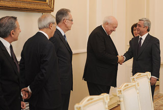 Սերժ Սարգսյանն ընդունել է Մարսելի սենատոր-քաղաքապետ Ժան-Կլոդ Գոդենի գլխավորած պատվիրակությանը