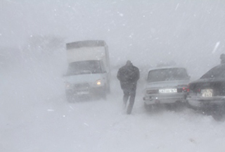 ԼՂՀ  ավտոճանապարհին 27 ավտոմեքենա հայտնվել են խցանման մեջ