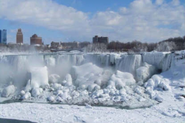 Ռեկորդային ցրտերի պատճառով սառել է Նիագարայի ջրվեժը (լուսանկարներ)