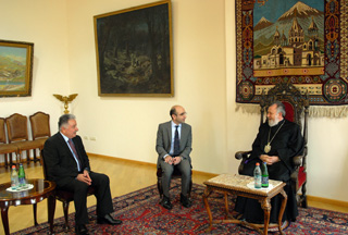 Ամենայն Հայոց Կաթողիկոսն  ընդունեց Իրաքի դեսպանին