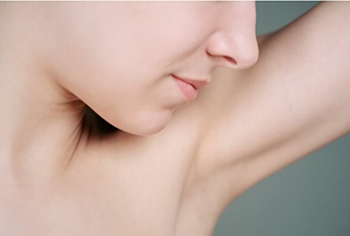 Ինչպե՞ս սպիտակեցնել թևատակերը