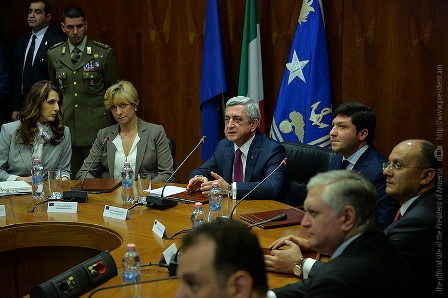 Սերժ Սարգսյանը հանդիպում է ունեցել Իտալիայի պաշտպանության նախարար Ռոբերտա Պինոտիի հետ