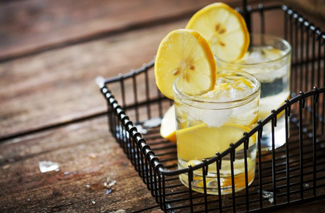 10 պատճառ` կիտրոնով ջուր խմելու համար