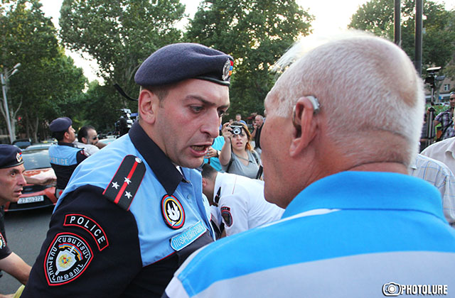 Ոստիկանի կողմից քաղաքացուն ապտակելու և մարմնական վնասվածք պատճառելու դեպքով հարուցվել է քրեական գործ