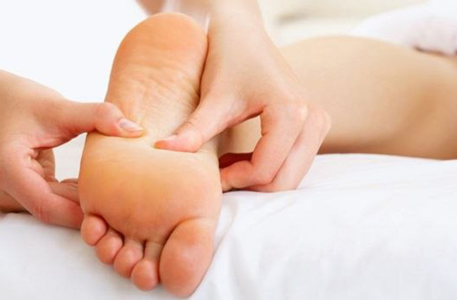 Բուժում ենք ոտնաթաթերը