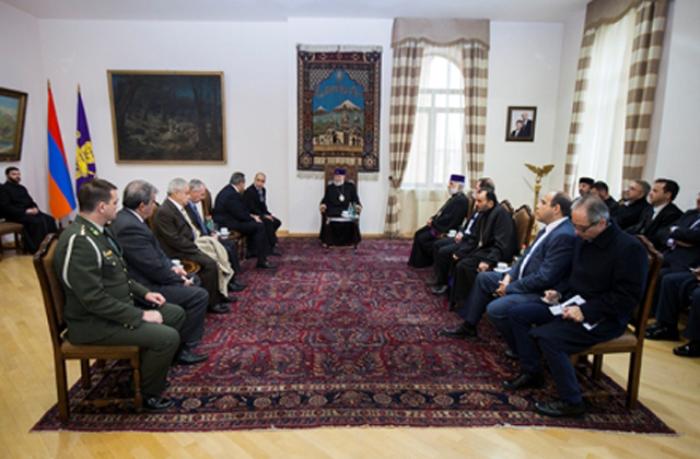 Ամենայն Հայոց Կաթողիկոսն ընդունեց Հունաստանի Պաշտպանության նախարարին