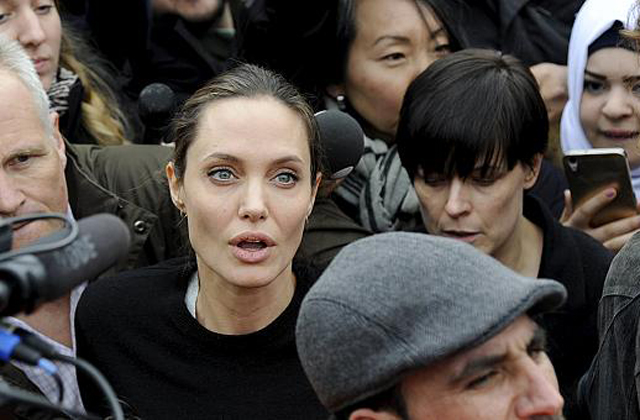 Անջելինա Ջոլին հունական Պիրեյ կղզում այցելել է սիրիացի փախստականներին