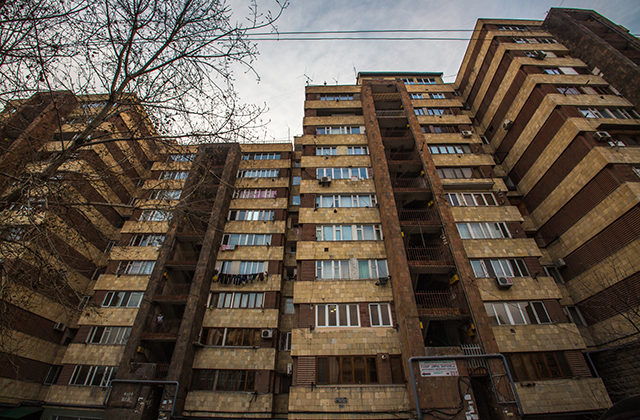 Ինքնասպանության փորձ Երևանում. կինը փորձել է ցած է նետվել 10 հարկանի շենքի հարկերից մեկից