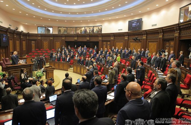 Ովքեր են ստորագրել ՊՊԾ գնդի շուրջ ստեղծված իրավիճակի հարցով ԱԺ արտահերթ նստաշրջան հրավիրելու ձևաթղթի տակ