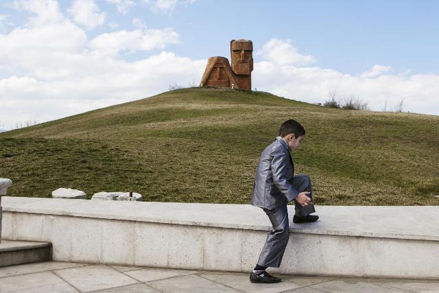 Հեղինակավոր Newsweek թերթն աշխարհին է ներկայացրել ԼՂ-ում ապրող երիտասարդների առօրյան Հեղինակավոր Newsweek թերթն աշխարհին է ներկայացրել ԼՂ-ում ապրող երիտասարդների առօրյան