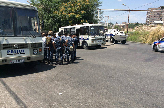 Բուռնազյան փողոցը ամբողջովին փակ է, բնակիչներին տարհանել են