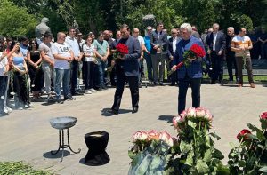 Серж Саргсян воздал дань уважения памяти государственного, политического деятеля Андраника Маргаряна