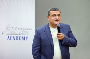 “Ставьте цели, никогда и ни при каких обстоятельствах не останавливайтесь, создавайте непреходящие ценности” – рецепт успеха от Давида Еремяна