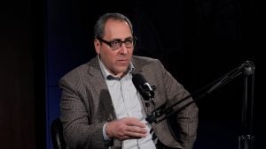 Пашинян, над которым за пределами страны смеются, предпочитает играть «крутого» внутри страны․ Айк Халатян