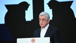 Армия – это не предвыборная декорация, а порождение нашего народа, его гордость, достойное дитя, но сегодня, к сожалению, покинутое дитя. Серж Саргсян